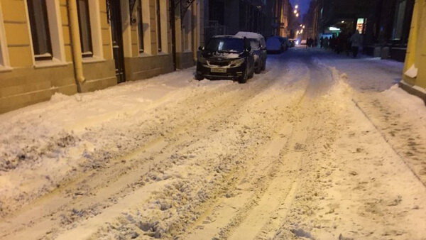 Петербург страдает от недостатка снегоуборочной техники