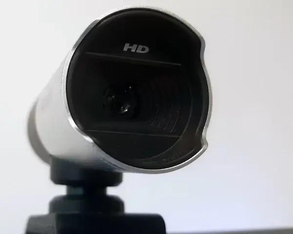 Беспроводной интернет и камеры видеонаблюдения появились еще в ряде школ Северной столицы